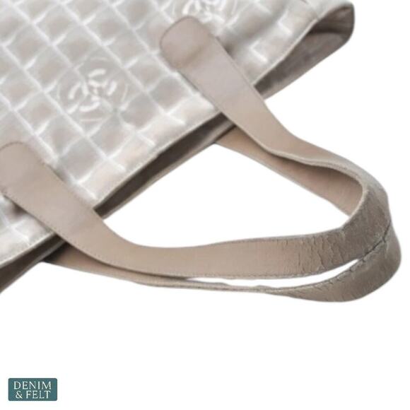 Chanel  Travel Line Beige Nylon/Leather Tote Bag Shoulder Bag/Purse/Carry On - Picture 5 of 16